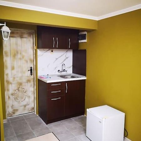 Студиото Е Партер От Жилищна Сграда. Топ Център. Varna Exterior foto