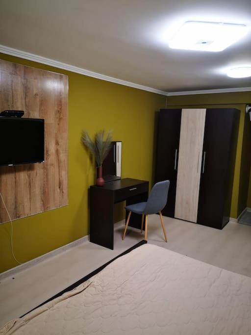 Студиото Е Партер От Жилищна Сграда. Топ Център. Varna Exterior foto